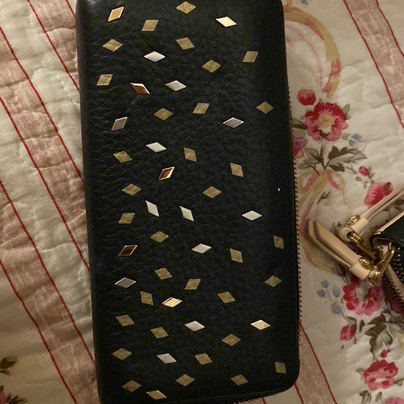 Fossil wallet with geometric design. - Picture 1 of 2